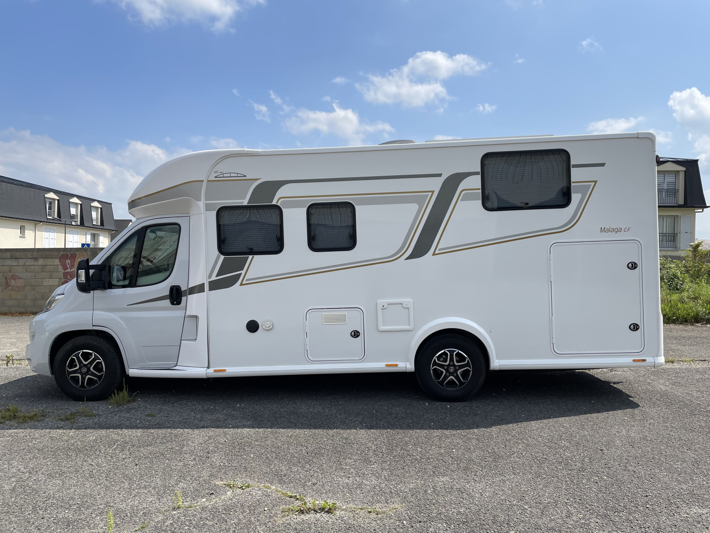 Location Camping-Car  Profilé PARIS