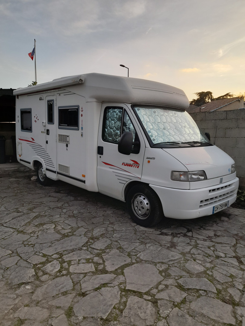 Location Camping-Car  Profilé Bordeaux