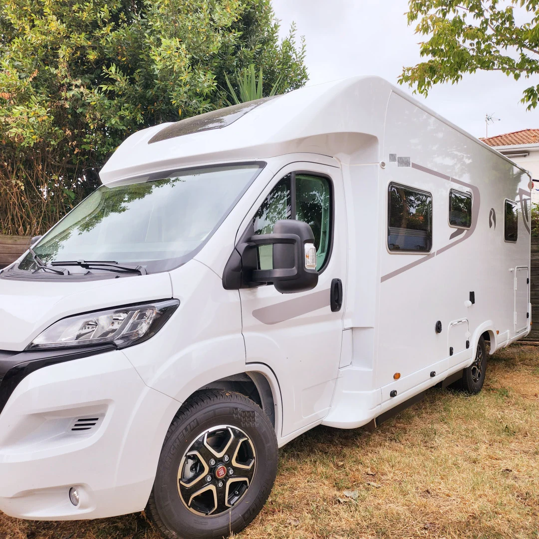 Location FOURGON  Profilé PARIS