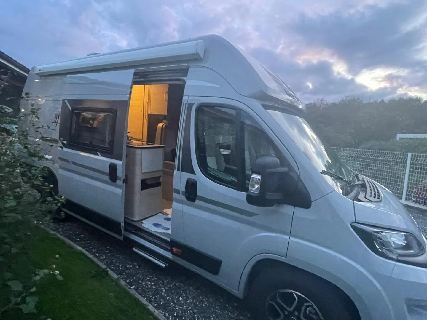 Location FOURGON Nîmes