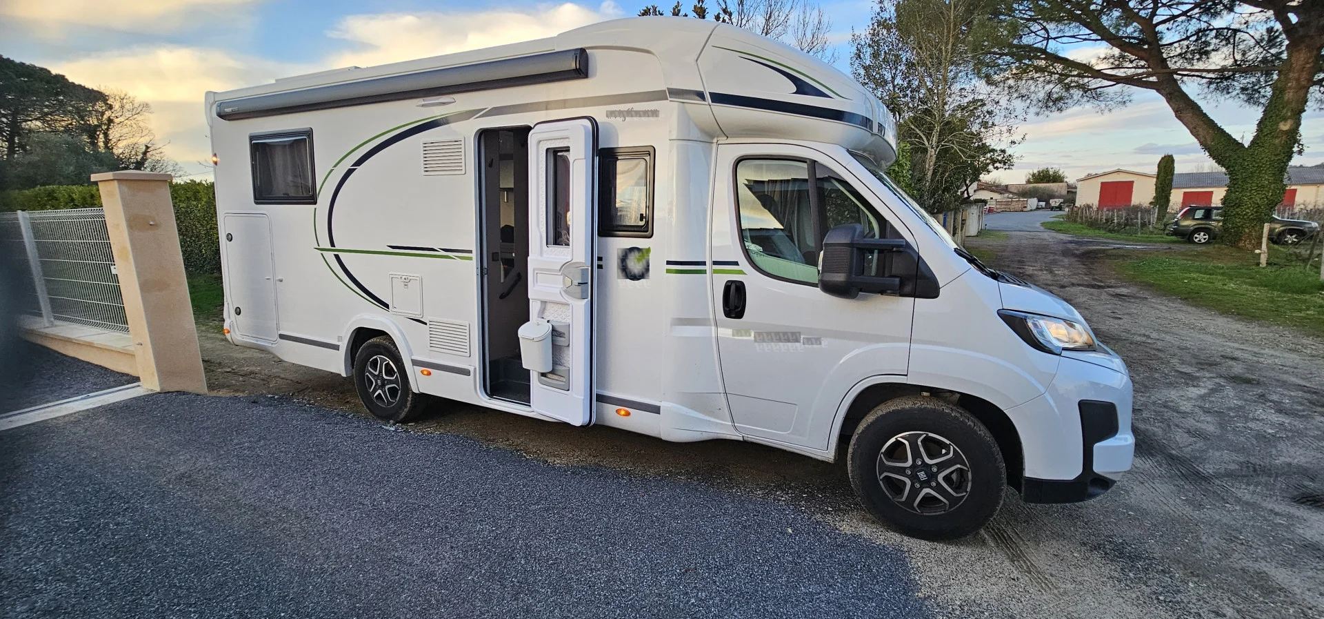 Location Camping-Car  Profilé Bordeaux
