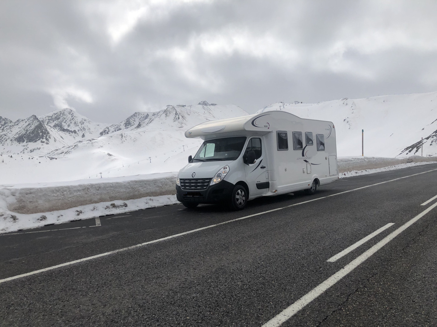 Location Camping-Car PROFILE  MARSEILLE