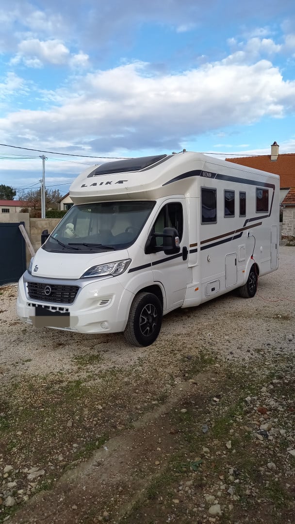 Location Camping-Car  Profilé  Marseille