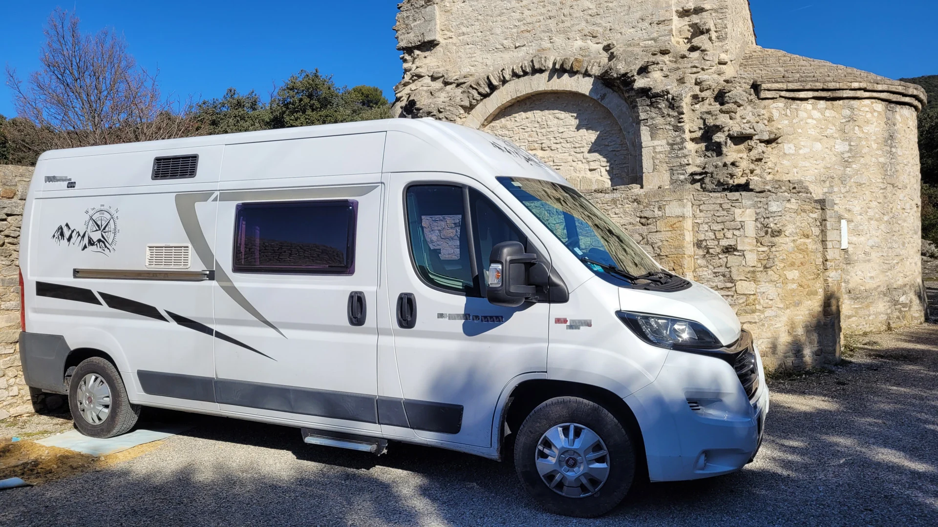 Location FOURGON  PARIS