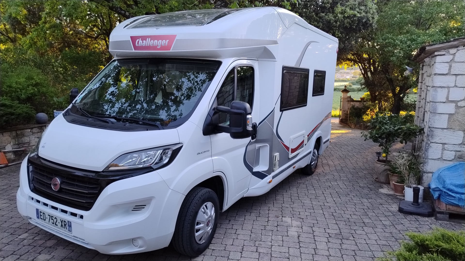 Location FOURGON  Profilé PARIS