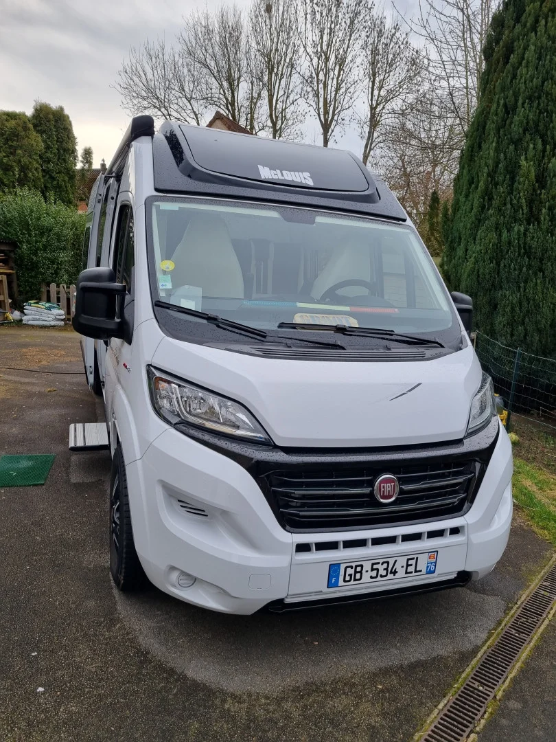 Location FOURGON  Profilé PARIS