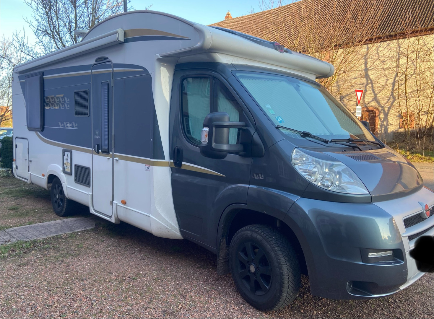 Location Camping-Car Profilé Toulouse