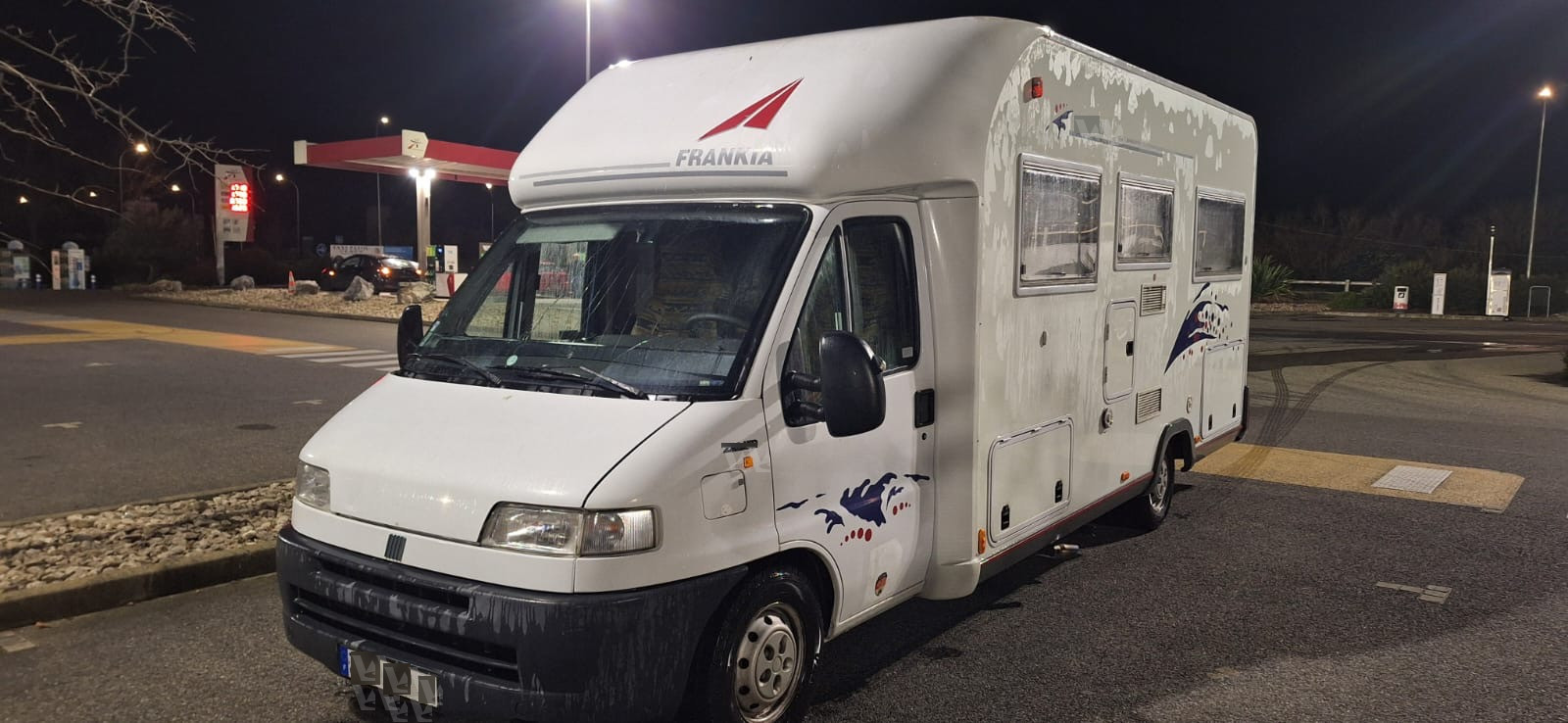 Location Camping-Car Profilé  Cannes