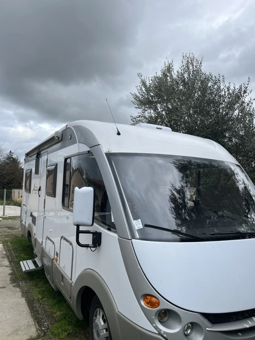 Location Camping-Car  Intégral Bordeaux