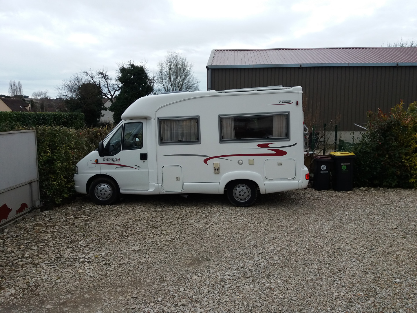 Location FOURGON  Profilé  Auvergne-Rhône-Alpes