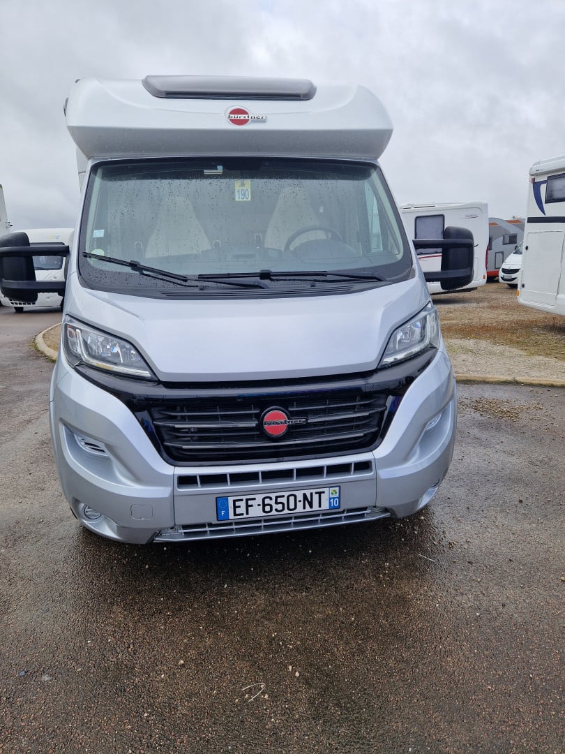 Location Camping-Car  Profilé Provence-Alpes-Côte d'Azur