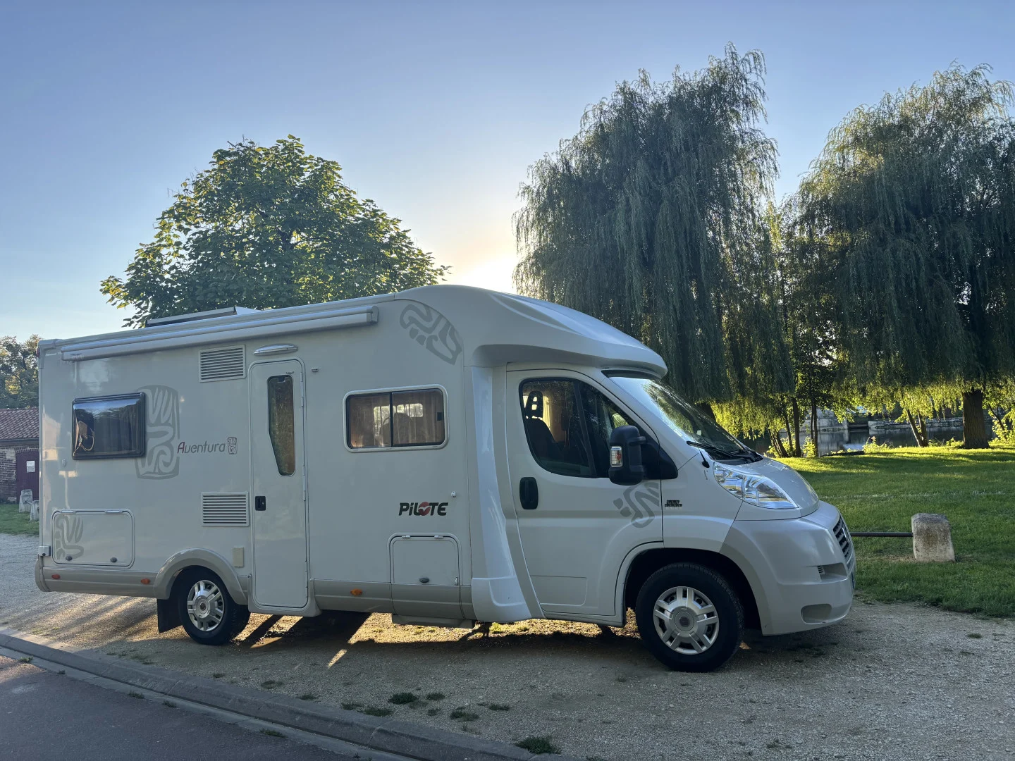 Location FOURGON  Profilé Marseille